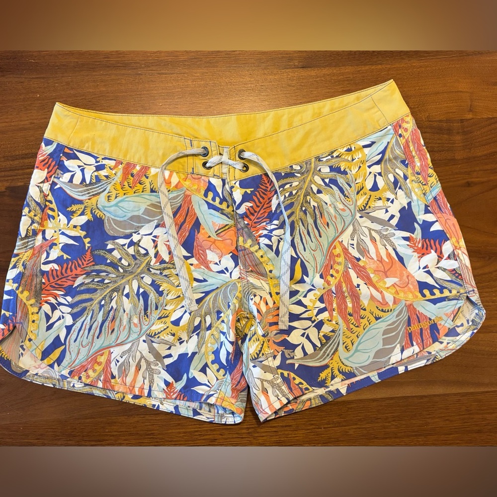Patagonia Women's Wavefarer Board Shorts size 8